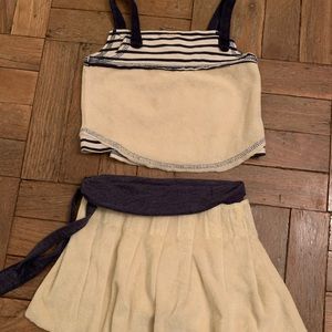 Girls 2 piece outfit skirt and top